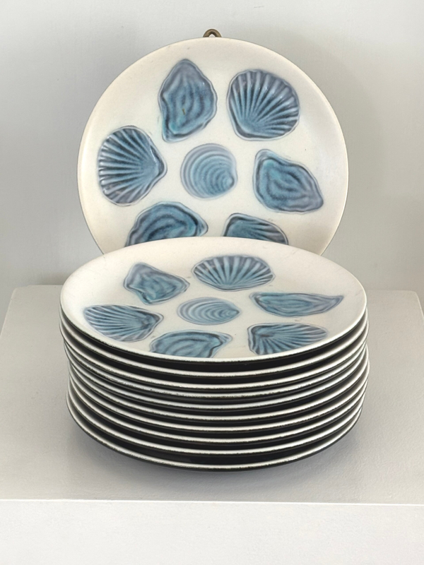 11 Franse oesterborden - 11 French oyster plates