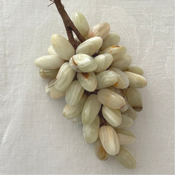 Decoratieve druivenrank met marmeren/onyx druiven - Decorative grape vine with marble/onyx grapes