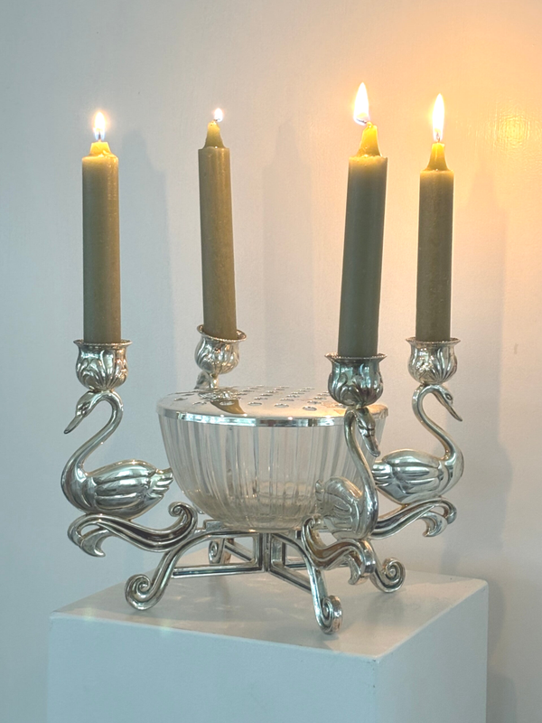 Verzilverde kaarsenhouder met glazen pique-fleur - Silver-plated candle holder with a glass pique-fleur