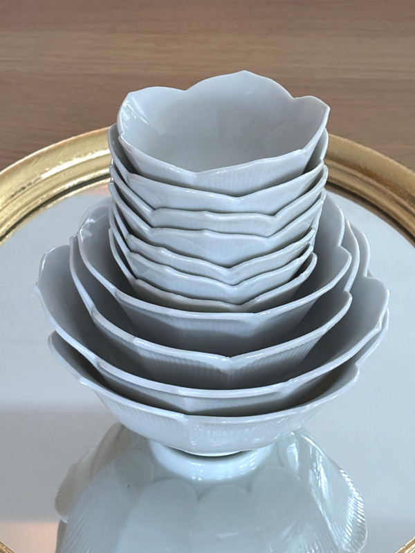 Set van 11 lotusschaaltjes - Set of 11 lotus bowls