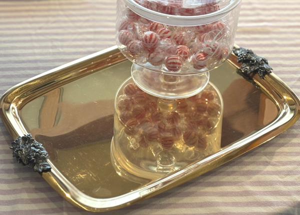 Elegant dienblad met druivenrankdecoratie - Elegant serving tray with grapevine design