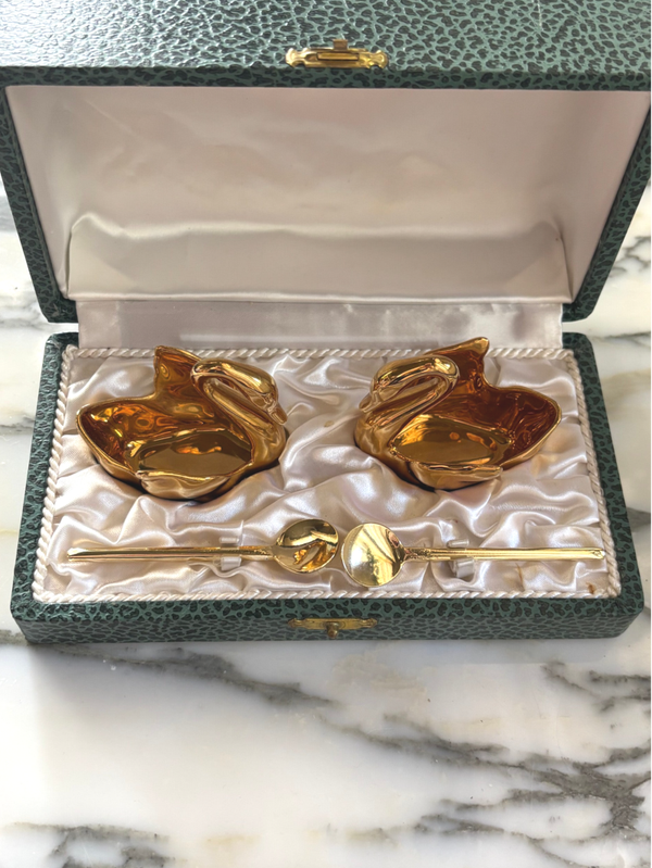 Prachtige vergulde zoutvaatjes & lepeltjes Porcelac Paris - Beautiful gilt salt cellars & spoons Porcelac Paris