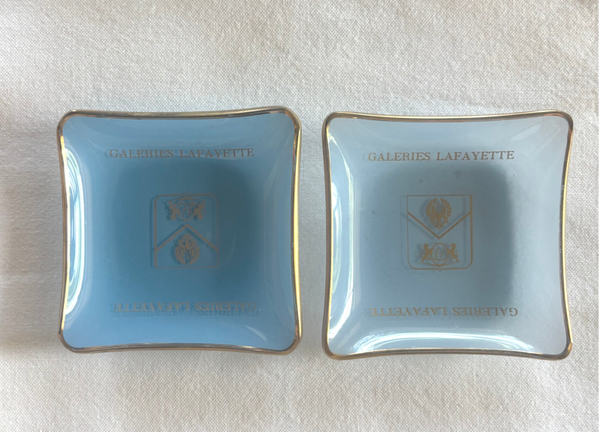 Set van 2 glazen schaaltjes van Galeries Lafayette Paris - Set of 2 glass trinket dishes from Galeries Lafayette Paris