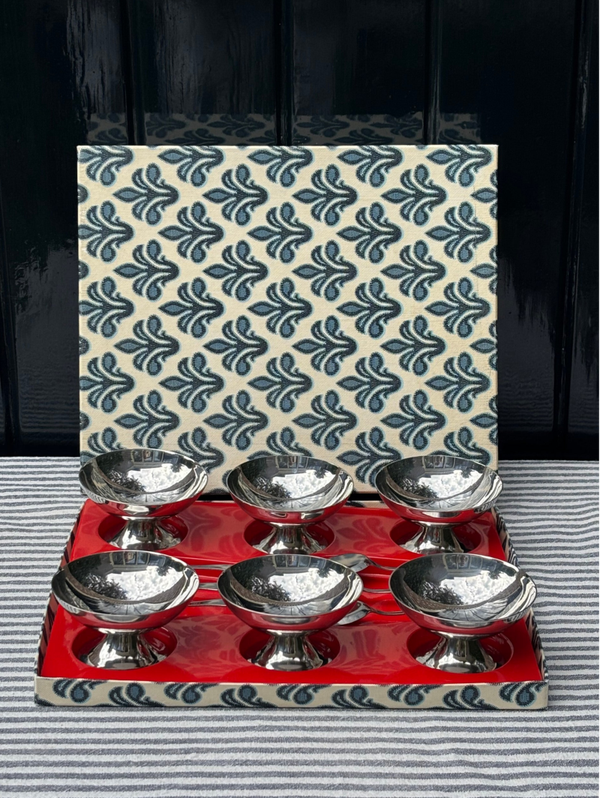 6 Dessertcoupes met bijpassende lepeltjes - 6 Dessert coupes with matching spoons