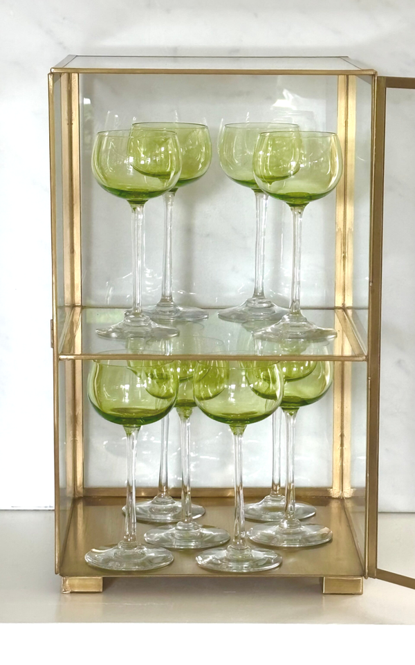 Set van 10 groene glazen op hoge voet - Set of 10 green stemmed glasses
