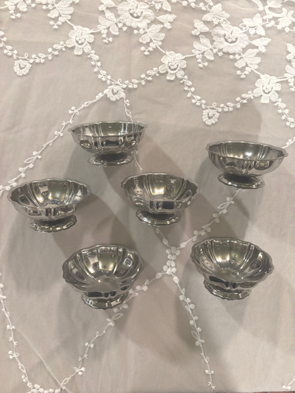 6 Feestelijke coupes - 6 Festive stemmed coupes