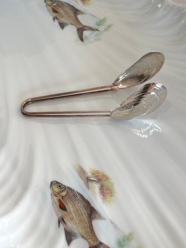 Verzilverde mosseltang - Silver-plated mussel tongs
