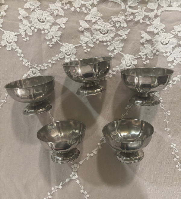 5 Feestelijke coupes - 5 Festive stemmed coupes
