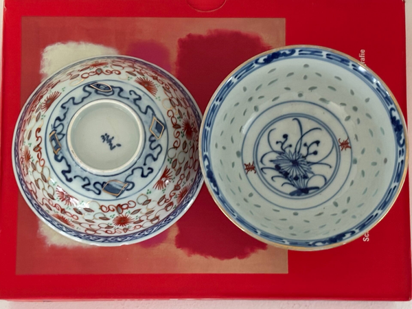 2 Handbeschilderde Wanyu porseleinen rijstkommen -  2 Hand-painted Wanyu porcelain rice bowls