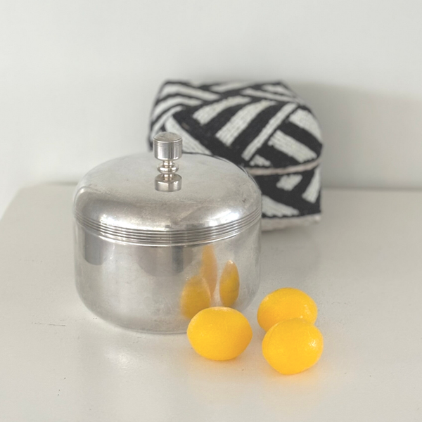 Verzilverde dekselpot/suikerpot van St. Hilaire Paris - Silver-plated lidded pot/sugar bowl by St. Hilaire Paris