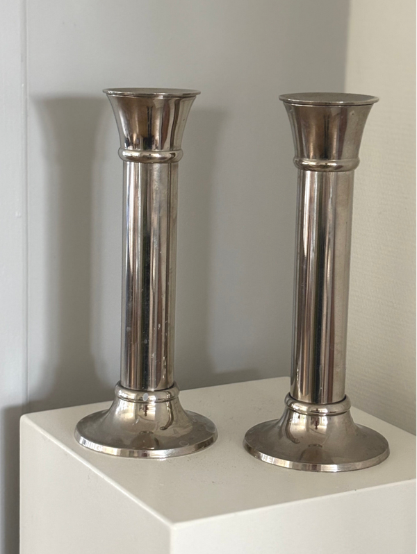 Set van twee kandelaren - Set of two candlesticks