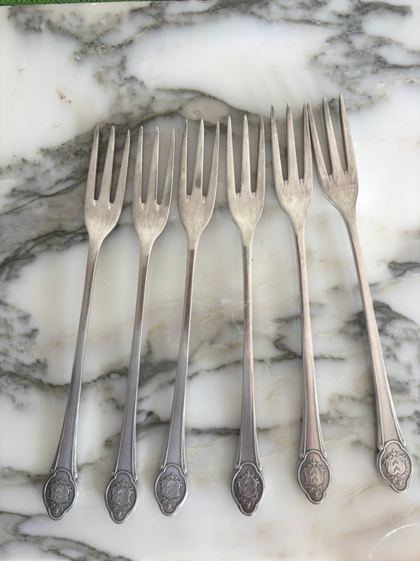 6 Verzilverde lange dessertvorken met wapen - 6 Silver-plated long dessert forks with crest