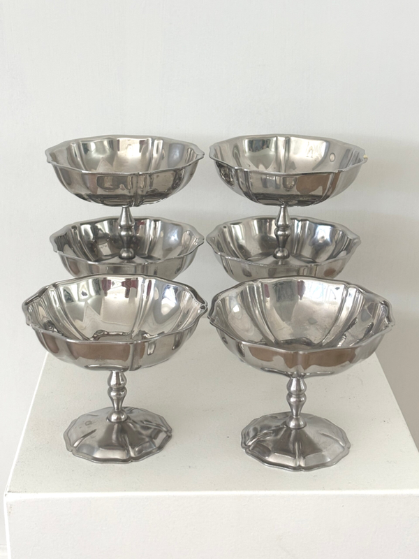 Set van 6 elegante dessertcoupes - Set of 6 elegant dessert coupes
