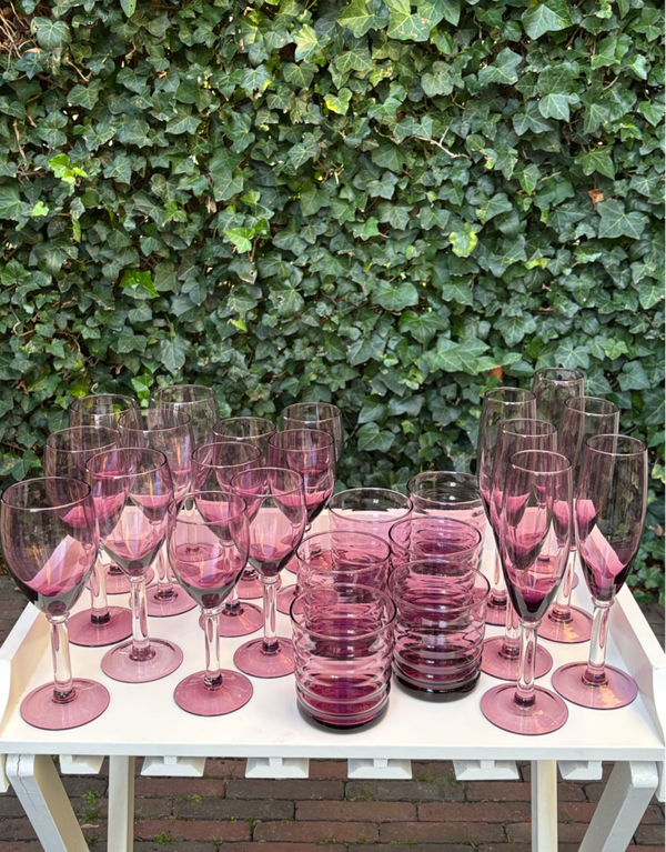Feestelijke grote set van 24 glazen - Festive large set of 24 glasses