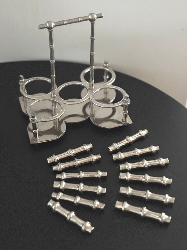 Verzilverd eierrekje & 12 messenleggers - Silver-plated egg rack & 12 knife rests