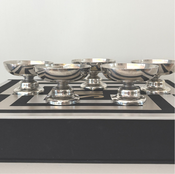 Elegante set van vijf antieke dessertcoupes - Elegant set of five antique dessert coupes