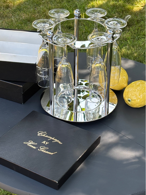 Verzilverde fles- en glazenhouder & 6 flûtes van Henri Giraud - Silver-plated bottle and glass holder & 6 flutes by Henri Giraud