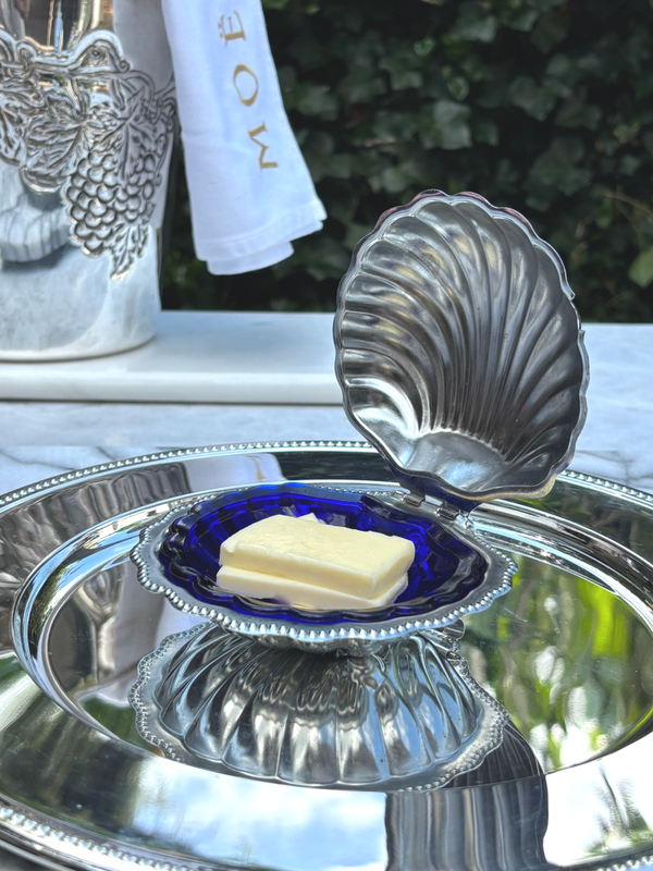 Boterschelp met blauwe glazen inlay - Butter shell with blue glass inlay