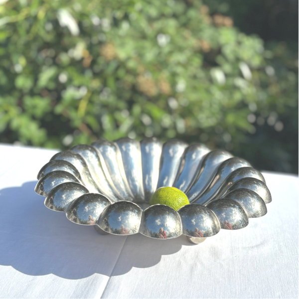 Grote verzilverde schaal op pootjes - Large silver-plated footed bowl