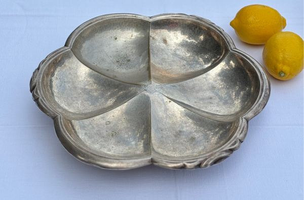 Verzilverde schaal op pootjes - Silver-plated dish on feet