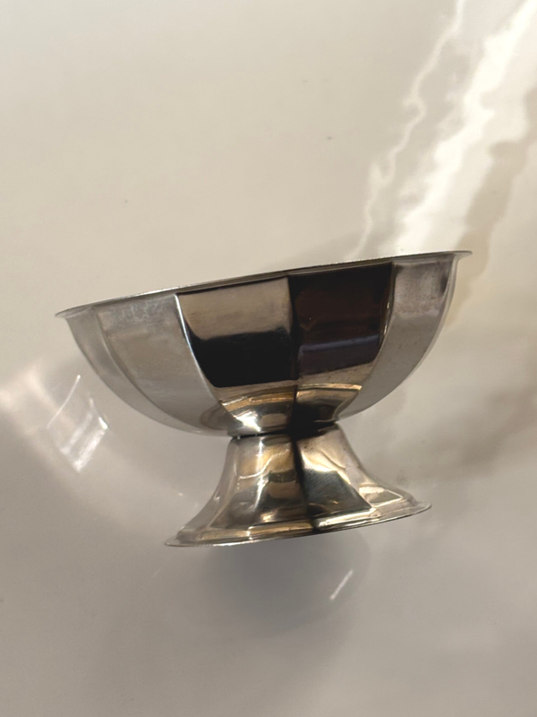 Stijlvolle 12-hoekige RVS coupe - Stylish 12-sided stainless steel bowl