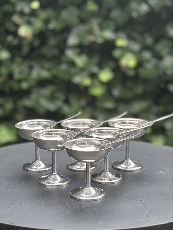 Elegante vintage set van 6 dessertcoupes met bijpassende lepeltjes - Elegant vintage set of 6 dessert coupes with matching spoons