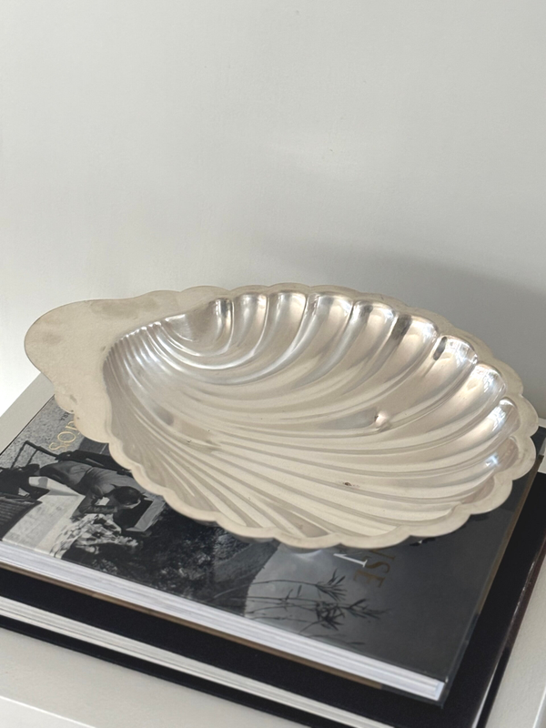 Verzilverde schaal 'Sint-Jacobsschelp' - Silver-plated dish 'scallop shell'
