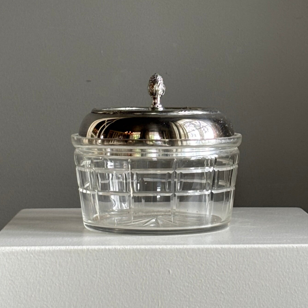 Geslepen kristallen confiturepotje met verzilverde deksel - Cut crystal preserve jar with a silver-plated lid