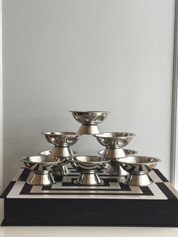 Elegante set van 8 dessertcoupes - Elegant set of 8 dessert coupes