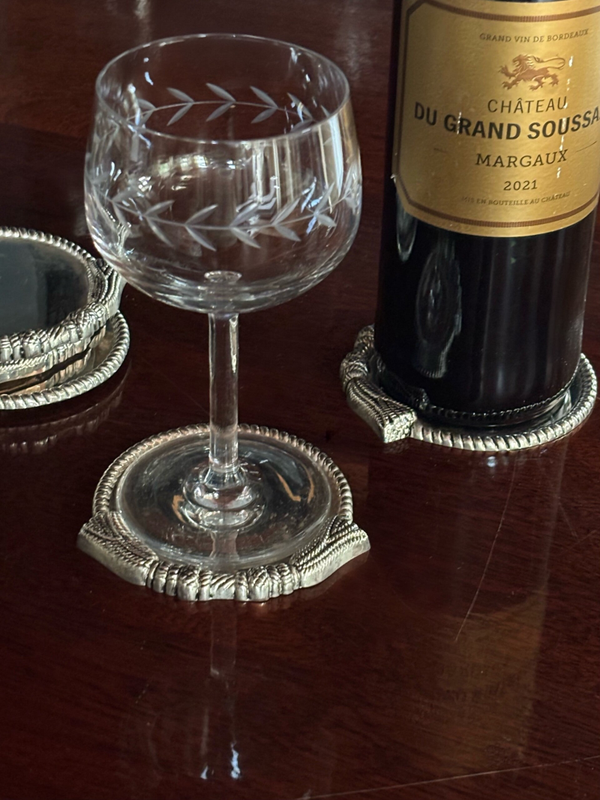 Elegante flesonderzetter in een klassiek model - Elegant bottle coaster in a classic design