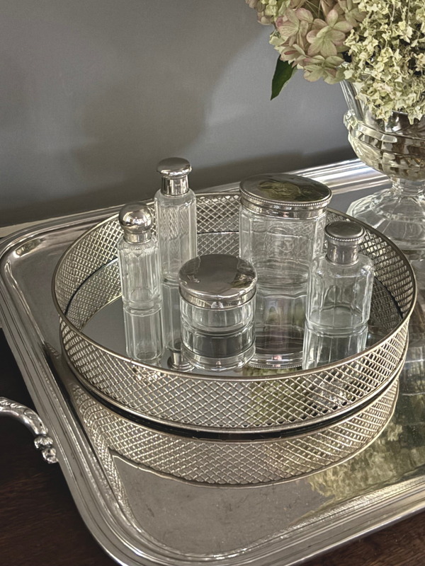 Elegant rond spiegeldienblad & flesjes en potjes - Elegant round mirrored tray & bottles and jars