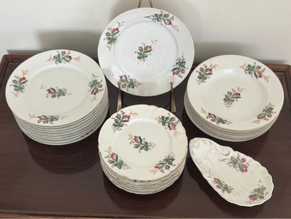 22-Delig porseleinen serviesset ‘Classic Rose’ Rosenthal (Bavaria)  - 22-Piece porcelain tableware set ‘Classic Rose’ Rosenthal (Bavaria)