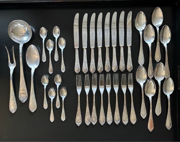 Verzilverde 8-persoons bestekset in shabby chic Rococo stijl - Silver-plated 8-person cutlery set in shabby chic Rococo style