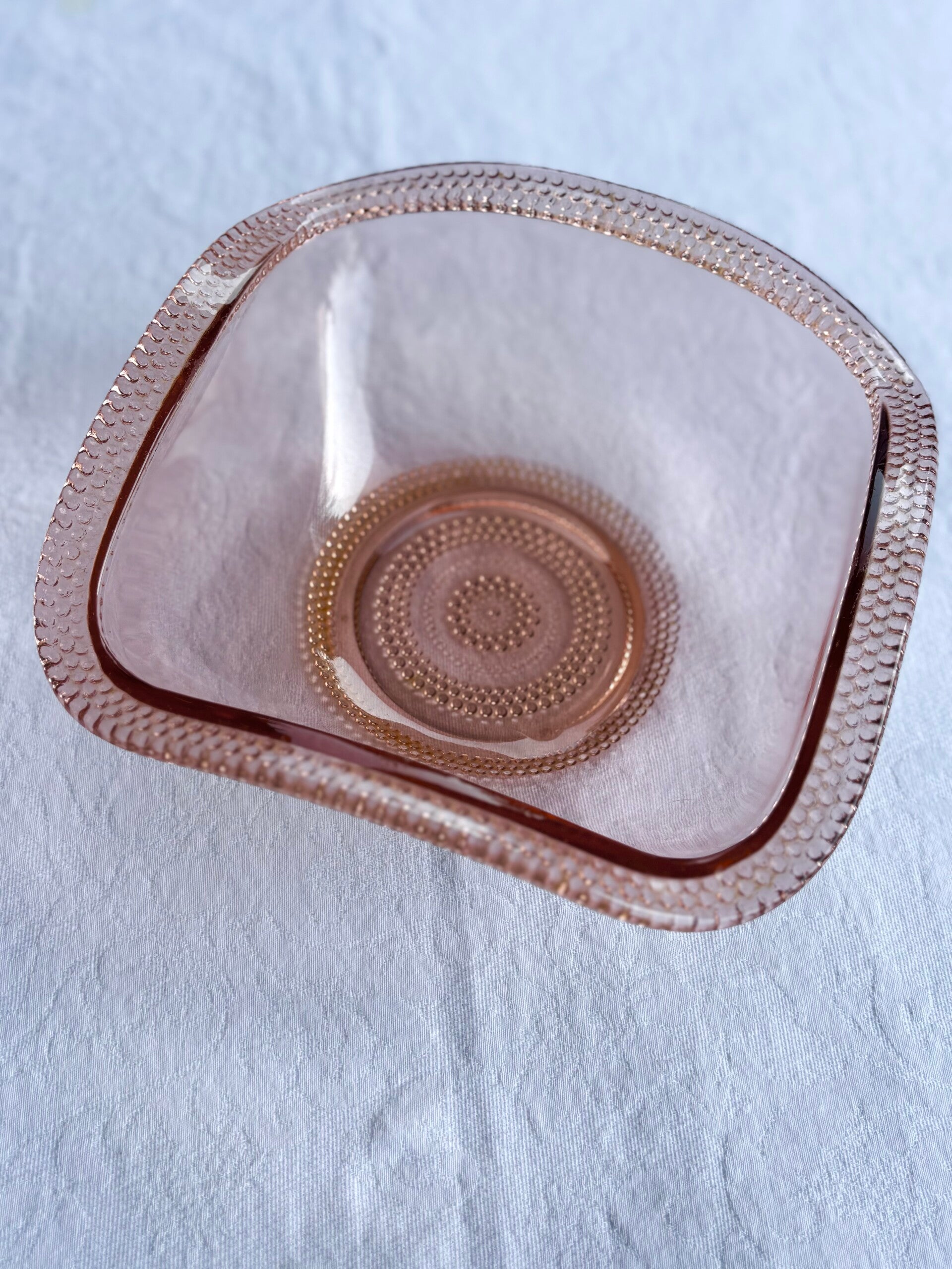 Roze schaal van persglas - Pink pressed glass bowl