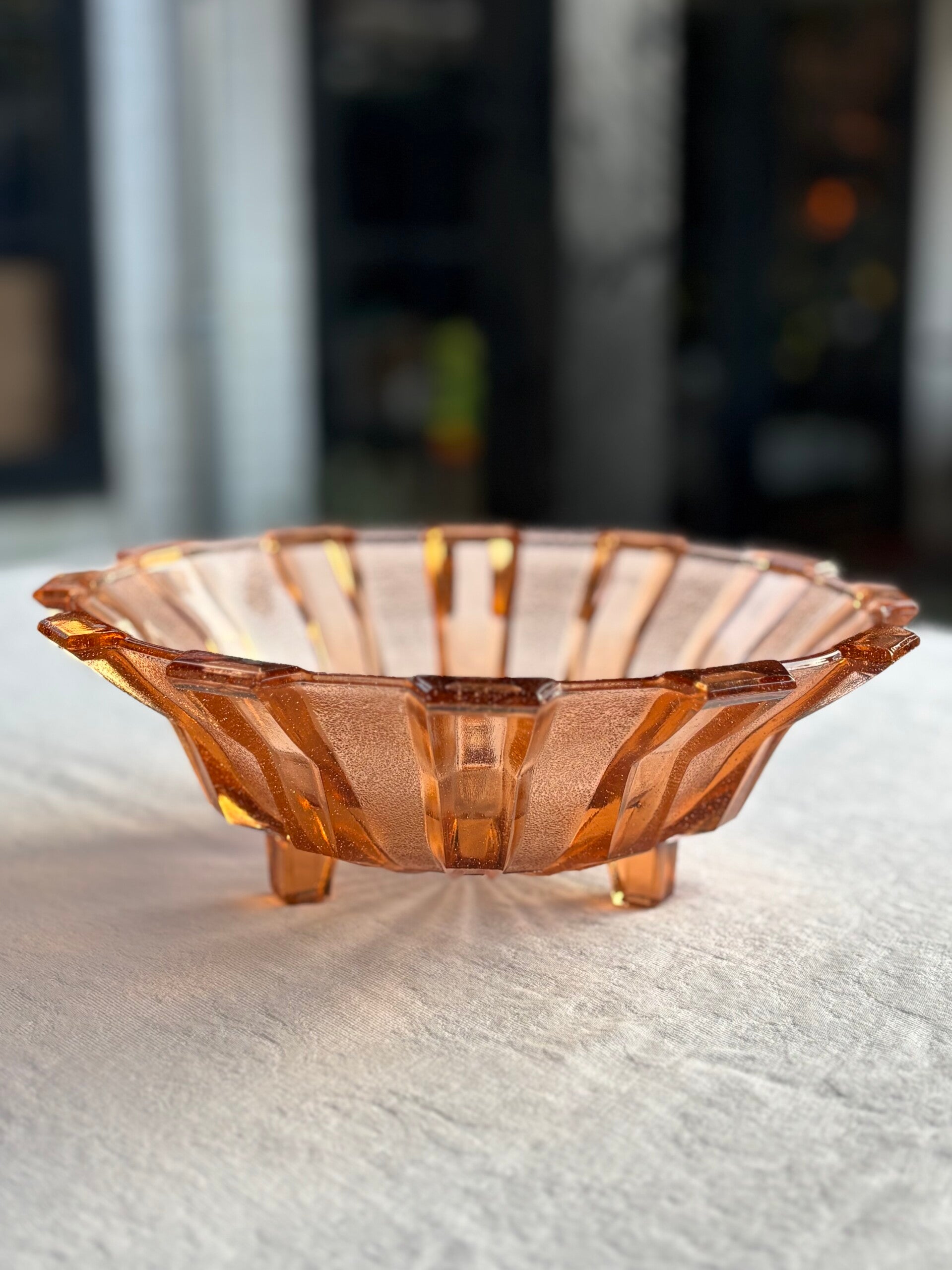Roze schaal van persglas - Pink pressed glass bowl
