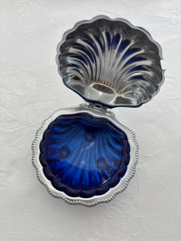 Boterschelp met blauw glazen inlay - Butter dish with blue glass inlay