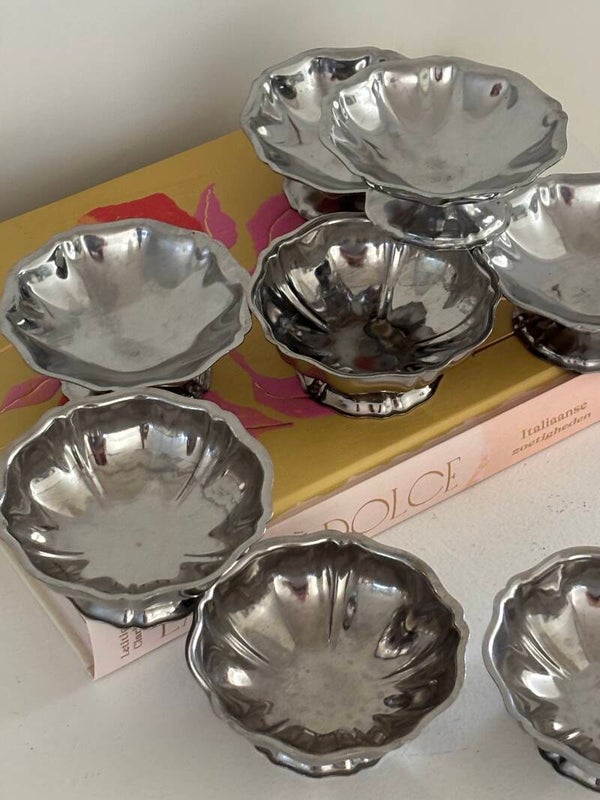 Set van 8 dessertcoupes - Set of 8 dessert coupes