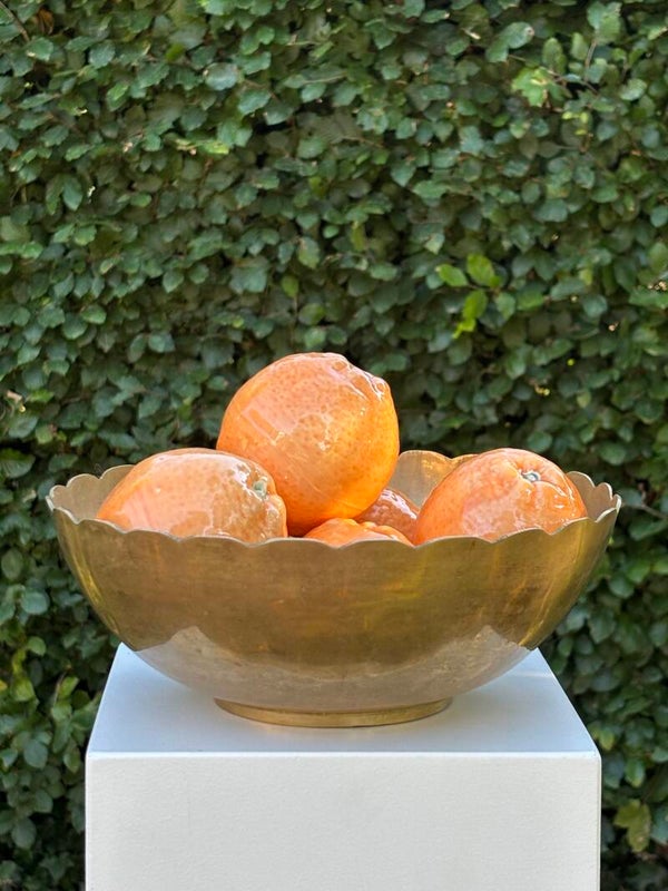 Sfeervolle messing schaal met geschulpte rand - Charming brass bowl featuring an scalloped edge