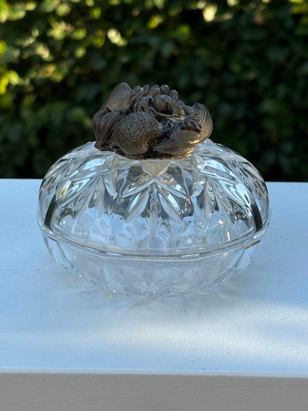 Prachtig kristallen bonbonschaaltje - Beautiful crystal bonbon dish with lid