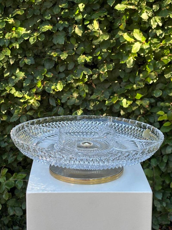 Elegant kristallen hapjesschaal op voet - Elegant crystal serving dish on a pedestal
