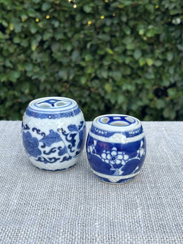 Charmante set van 2 theepotjes met deksel - Charming set of 2 lidded teapots