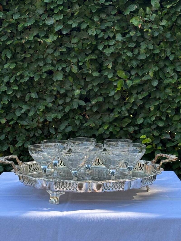 Groot Frans verzilverd dienblad op pootjes - Large French silver-plated serving tray on feet