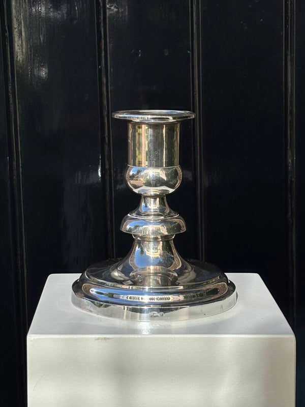 Verzilverde kandelaar model Rouen van Orfèvrerie Christofle - Silver-plated candlestick model Rouen by Orfèvrerie Christofle