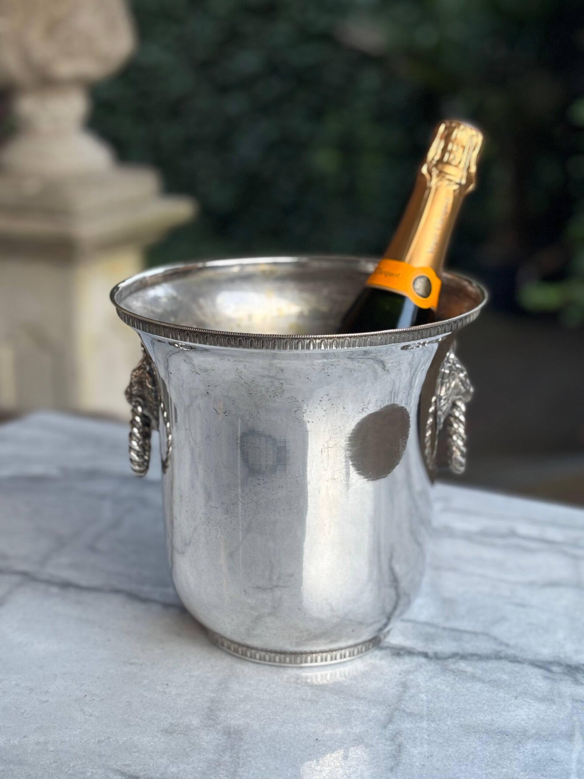 Verzilverde Champagnekoeler 'Leeuwenkoppen' - Silver-plated Champagne cooler 'Lion head'
