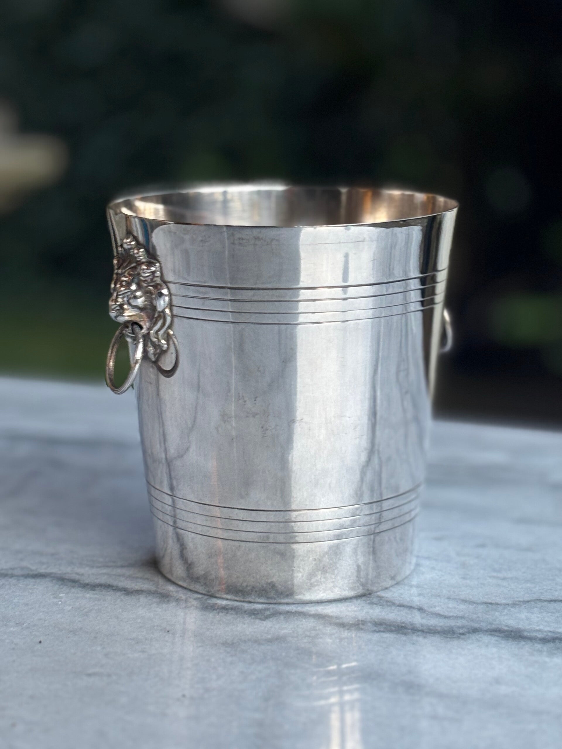 Verzilverde ijsemmer 'leeuwenkoppen' - Silver-plated ice bucket 'lion head'