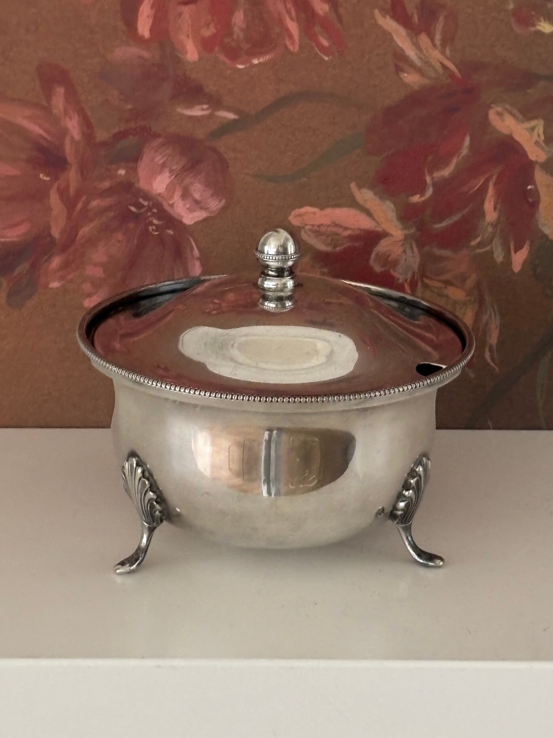 Verzilverde dekselschaal, Made in England - Silver-plated covered dish, Made in England
