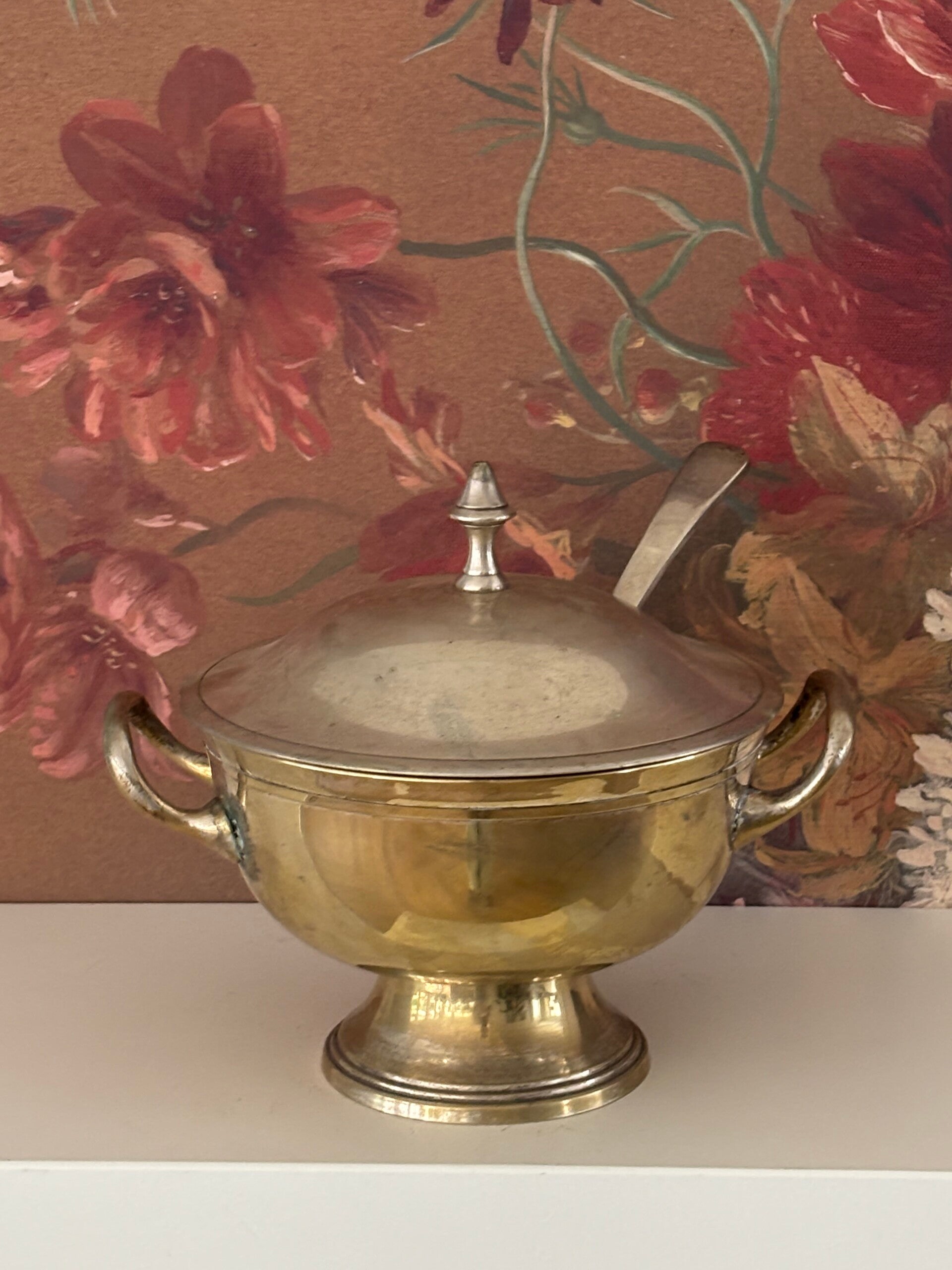 Verzilverde dekselschaal met lepel - Silver-plated covered dish with spoon