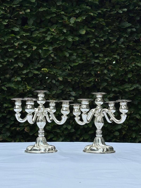 2 verzilverde 5-armige kandelaars - 2 Silver-plated five-arm candelabras