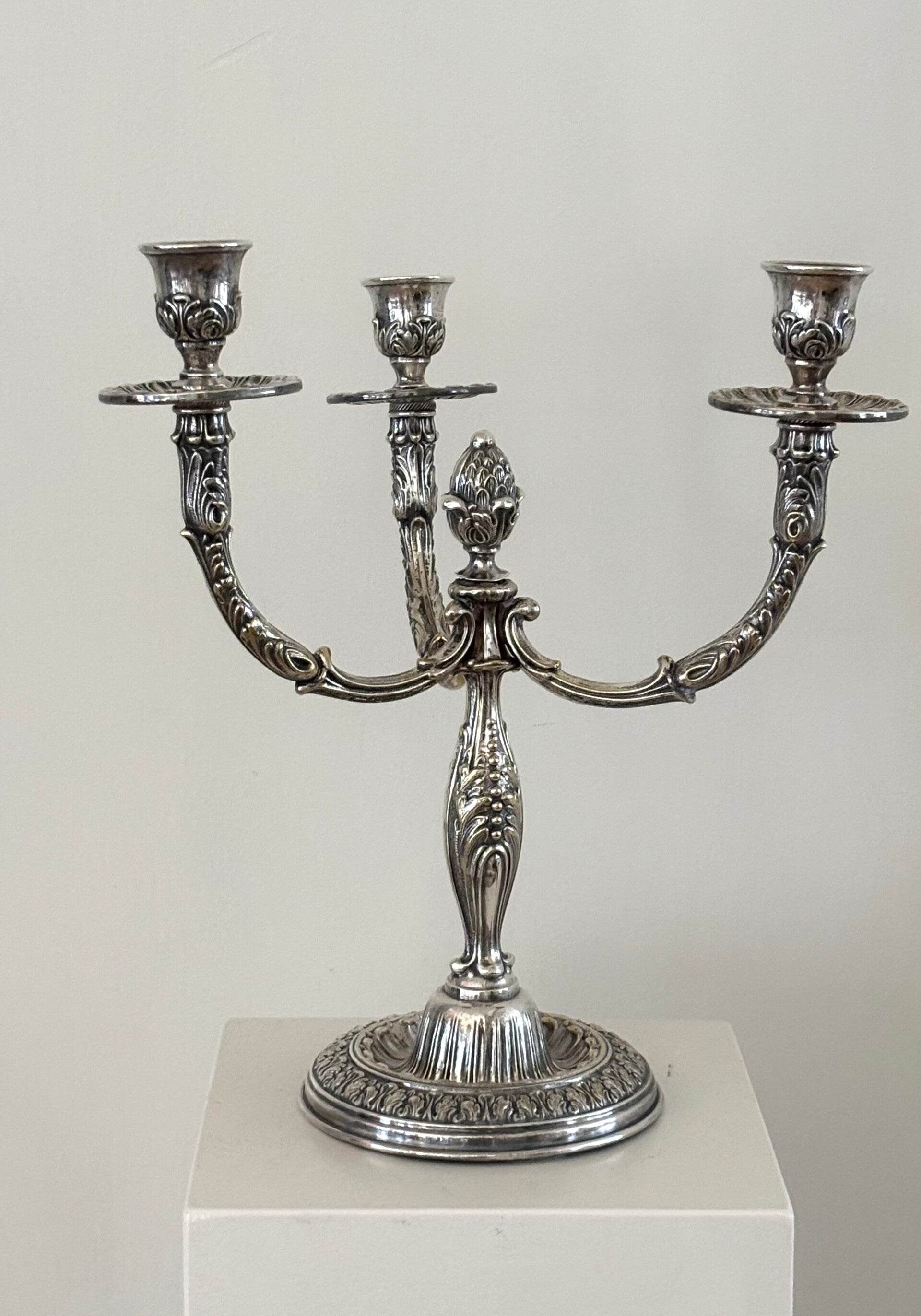3-armige verzilverde kandelaar - Three-arm silver-plated candelabra