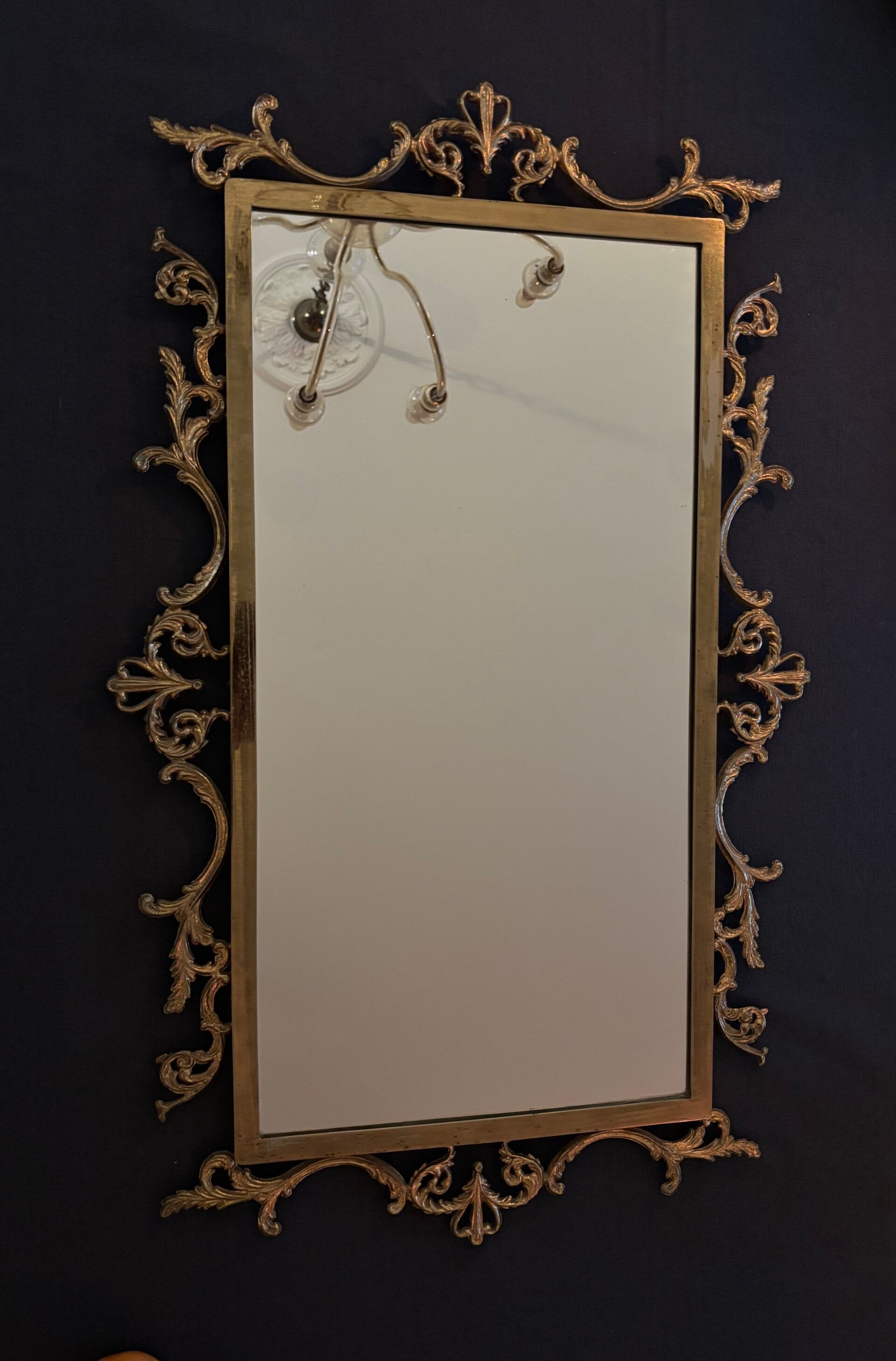 Spiegel met gedecoreerde messing/metalen lijst - Mirror with ornate brass/metal frame